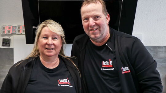 Ein seit Jahrzehnten eingespieltes Team: Simone und Volker Schwarzkopf, die in Wirges den Catering- und Partyservice „Neust –Tas