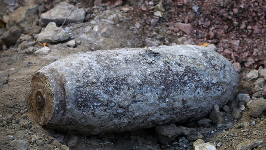 Symbolbild: Am 2. April 2026 wurde in einem Neubaugebiet in Völkenroth (VG Kastellaun) eine Weltkriegsbombe gefunden.