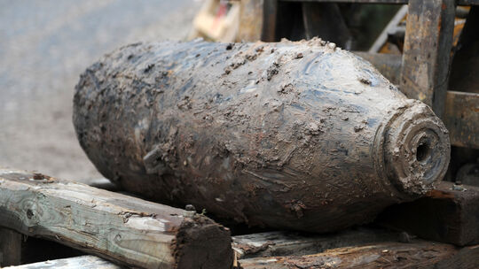 Symbolbild: Am 2. April 2026 wurde in einem Neubaugebiet in Völkenroth (VG Kastellaun) eine Weltkriegsbombe gefunden.