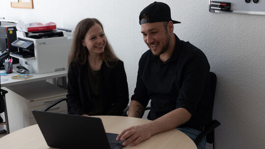 Anna und Marvin Zimmer aus haben gemeinsam die "Nährstoffhelden" gegründet.