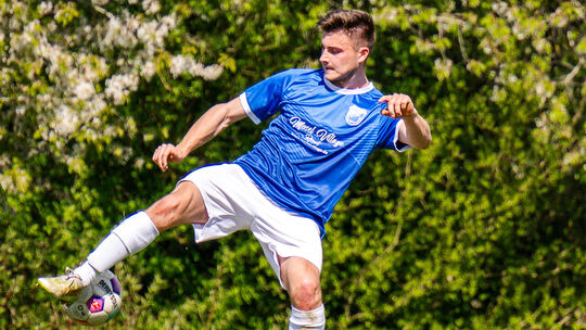 Falk Pütz traf zum 1:0 für seinen SSV Ellenz-Poltersdorf im Nachholspiel gegen die SG Mosel Löf. Bis zur 78. Minute führte der A