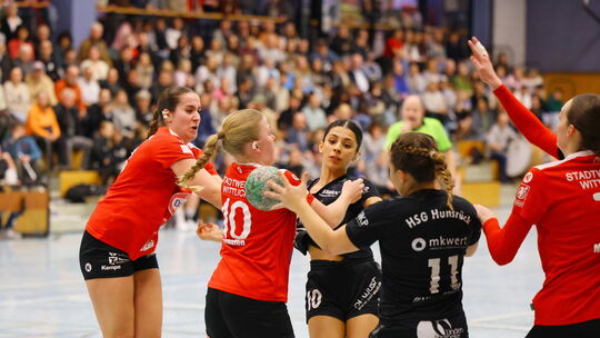 In der Regionalliga standen sich die HSG Hunsrück (in Schwarz) und die HSG Wittlich das letzte Mal am 21. Februar in Sohren gege