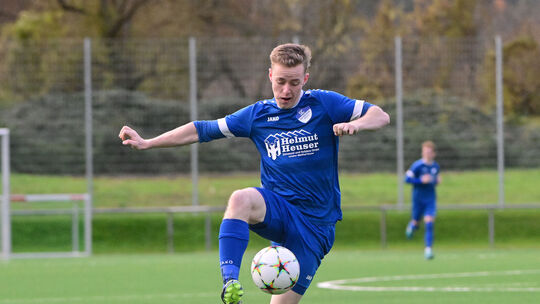 Der Bad Bodendorfer Manuel Baltes (am Ball) machte das Tor zum 1:1-Unentschieden gegen den SV Masburg in letzter Sekunde.