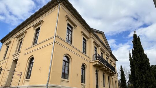 Das mächtige und von außen hübsche Casino-Gebäude an der Ecke Brückes/Stromberger Straße ist eines der größten Sorgenkinder der