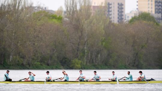 Traditionelles Rennen zwischen Oxford und Cambridge Traditionelles Rennen zwischen Oxford und Cambridge