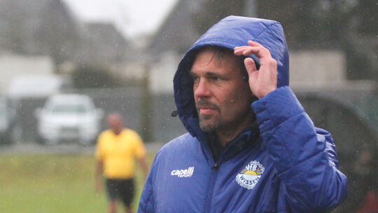 Trainer Marco Weller und der VfB Wissen mussten bei der SG Schneifel eine 2:11-Klatsche hinnehmen und standen wie hier beim Ausw