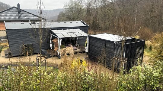 Dies ist das Tiny-Haus von Dominique Fleckinger in Niederdreisbach. Die kompakte Wohnform gewinnt immer mehr Fans.