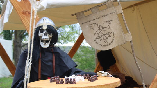 Mittelalterspektakel auf der Loreley: Auch dämonisch wie hier bei Lupus Corvus darf's mal zugehen.