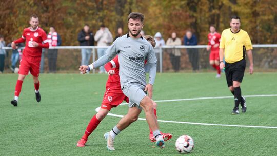 Beim Ahrweiler BC und nicht nur dort, wird gehofft, dass Redon Thaqi (vorne) bald wieder auf dem Platz steht. Nach einem Zusamme
