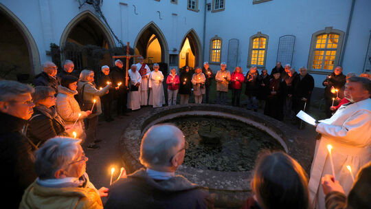 Der Prämonstratenser-Orden veranstaltete einen ganz besonderen Kreuzweg in der Abtei Rommersdorf.