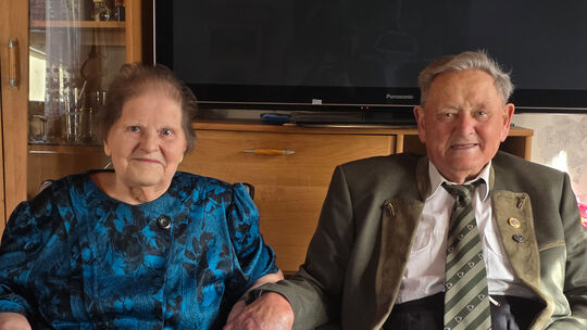 Feiern ihre Jubiläumshochzeit heute im kleinen familiären Kreis: Irene und Erwin Voll aus Scheidt.