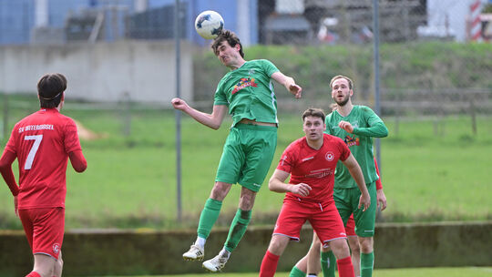 Es soll wieder nach oben gehen für den SV Oberzissen um Jan Loosen (am Ball).