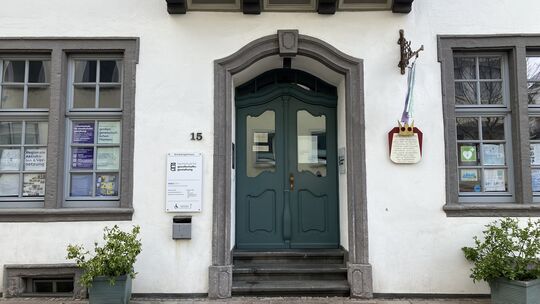 Es kann weitergehen im Koblenzer Dreikönigenhaus, wo die Hochschule für Gesellschaftsgestaltung ihren Sitz hat.