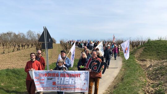 Der Ostermarsch rund um den Fliegerhorst Büchel steht diesmal unter dem Motto "Friedenstüchtig statt kriegstauglich".