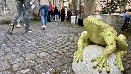 In der Brunnenstraße herrscht Hochbetrieb. Zeitweise mussten die Besucher Schlange stehen, um in die Werkstätten zu gelangen.