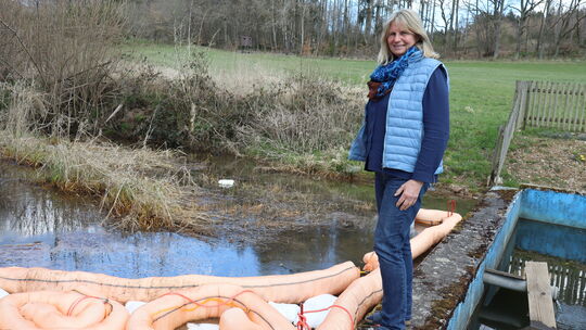 Simone Schüfer gehört die Grings Mühle, die etwas außerhalb von Kisselbach gelegen ist. Sie hat der Dieselaustritt besonders sch