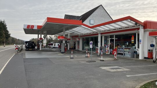 Die Tankstelle Döttinger Höhe heute...