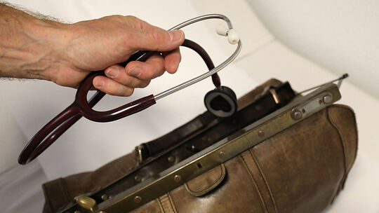 Die praktizierenden Ärzte werden im Schnitt immer älter.