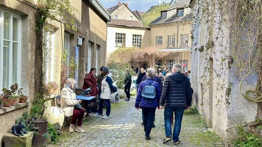 In der Brunnenstraße herrschte Hochbetrieb bei "Höhr-Grenzhausen brennt Keramik". Zeitweise mussten die Besucher Schlange stehen