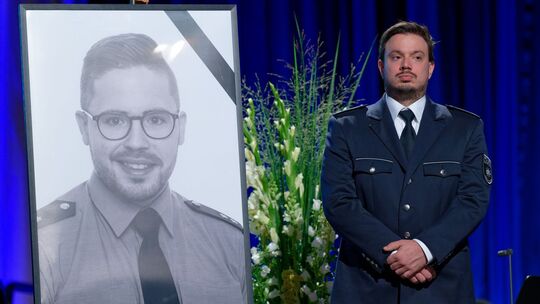 Gedenkfeier für getöteten Polizisten