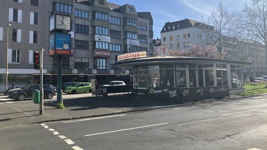 Im Volksdöner auf dem Friedrich-Ebert-Ring ist im Moment nichts drin. Die Besitzer sagen, es wird renoviert.