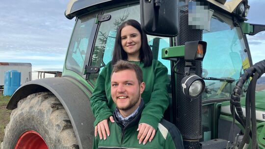 Michi und Valentina, die beiden Kandidaten aus der RTL-Show "Bauer sucht Frau" leben zusammen in der Eifel.