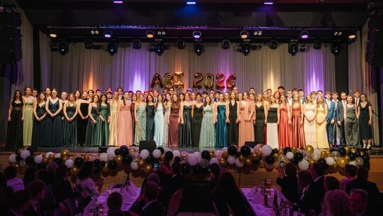 Das gemeinsamen Abschlussfoto wird künftig wohl noch bei vielen Abi-Treffen eine willkommene Erinnerung sein.