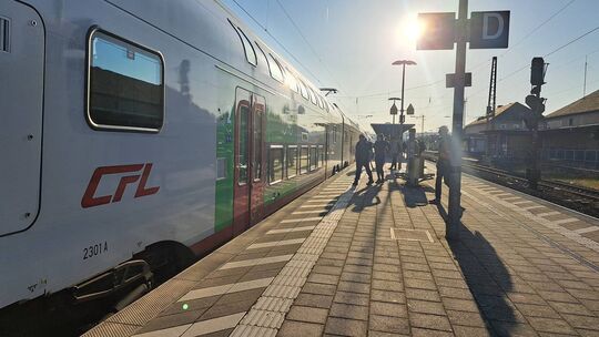 Der Regionalexpress fährt am Bahnhof Wittlich ein – oft mit Verspätung. Gerade die Verbindung Richtung Koblenz um 16.56 Uhr gilt