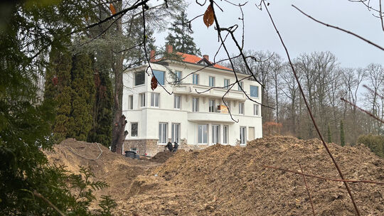 Die Villa Königstuhl in Rhens wird umgebaut. Hieraus wird künftig ein Ort der Freizeit, Erholung und Kultur werden.
