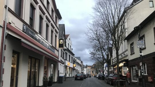 Wird die Bachovenstraße zur Fußgängerzone? Ramon Vallazza warnt vor negativen Auswirkungen für die Sinziger Wirtschaft.