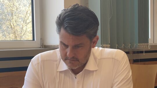 Der Facharzt für Psychiatrie und Psychotherapie PD Dr. Ulf Müller (Alzey) kurz vor seiner Gutachtenerstattung