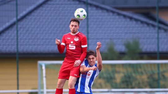 Das Hinspiel im Oktober gewannen Euan Williams-Noss (blaues Trikot) und seine EGC Wirges nach 1:3-Rückstand noch mit 4:3. Nun st
