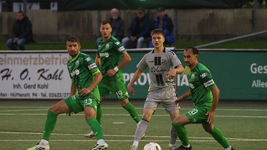 Im Hinspiel in Engers erzielte David Eberhardt (links) den einzigen Treffer der Partie zum 1:0-Sieg für die Gastgeber. Im Rücksp