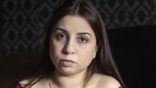 Der Asylantrag von Naila Khokhar wurde abgelehnt. Sie soll das Land verlassen - und fürchtet nun um das Leben. Sie erläutert, we