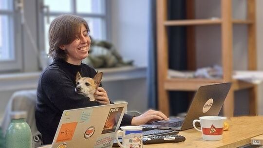 Die Studentin Emilia Garbsch freut sich sehr, dass die Finanzierung der Hochschule für Gesellschaftsgestaltung nun gesichert ist