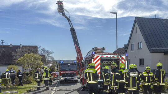 Ein Brand hat ein Einfamilienhaus in Norken unbewohnbar gemacht. Im Einsatz waren 75 Einsatzkräfte.