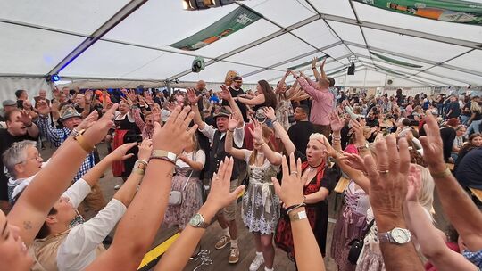 Fröhliche Feiern, wie hier beim traditionellen Michelsmarkt-Frühschoppen in Nassau, soll es auch weiterhin geben. Dafür will die