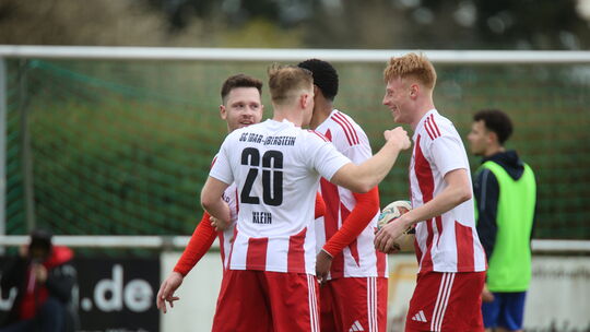 Auch in Pirmasens möchte der SC Idar-Oberstein möglichst oft über einen Treffer jubeln. Florian Zimmer (mit Ball) hat nun schon