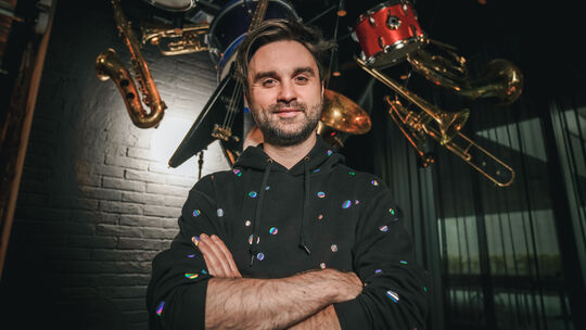 Markus Henrik alias Dr. Pop ist als Musikwissenschaftler renommiert und als Kabarettist höchst erfolgreich. In seinem neuen Buch