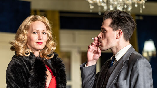 Sheila und Tony Wendice im Gespräch