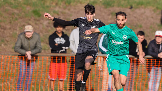 Ahmad Tajik (rechts) und sein VfR Baumholder empfangen am Sonntag den SC Hauenstein zum Gipfeltreffen der Landesliga. Danach wol