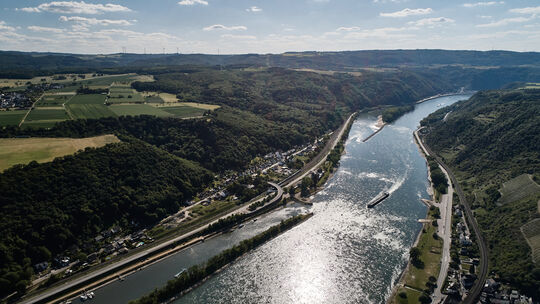 Die Mittelrheinbrücke soll Wellmich (rechts) und Fellen (links) verbinden. Der genaue Verlauf steht noch nicht fest.