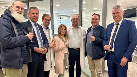 Freuen sich über die modernisierte Zentrale Notaufnahme (ZNA) in Hachenburg (von rechts): Guido Wernert, Geschäftsführer des  Ev