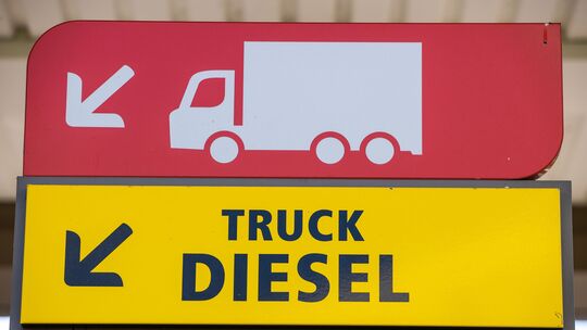 Die Branche des Güterkraftverkehrs ächzt derzeit stark unter den gestiegenen Dieselpreisen.