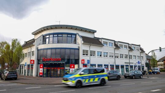 Großeinsatz an Bankfiliale: Mann festgenommen