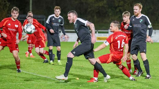 In der Hinrunde besiegte die SG Herschbach/Girkenroth/Salz (schwarze Trikots) die SG St. Katharinen/Vettelschoß mit 3:2. Seitdem