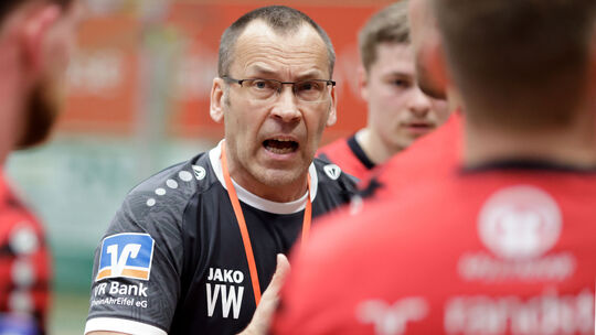 Bloß nicht stolpern: HVV-Trainer Veit Waldgenbach warnt seine Spieler, die Aufgabe gegen die HSG Dudenhofen/Schifferstadt nicht