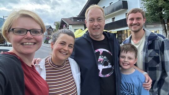 Im Sommer 2025 haben sie sich zufällig im österreichischen Ellmau getroffen und ein Foto zur Erinnerung gemacht: Ronja Forcher (