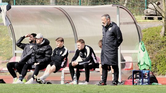 Süleyman Düzce (rechts) kann gelassen bleiben: Seine Sportfreunde Bad Ems sind auf dxcen besten Weg, den ersten Abstieg der noch