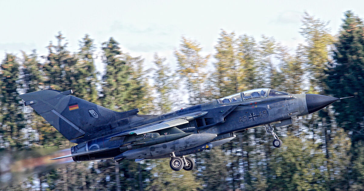 Geschwader: Tornado fliegt am Himmel über Büchel